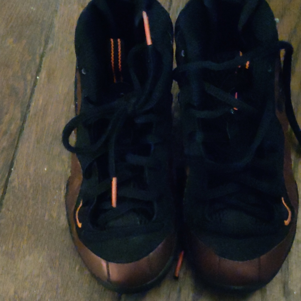 Nike foam gym shoes